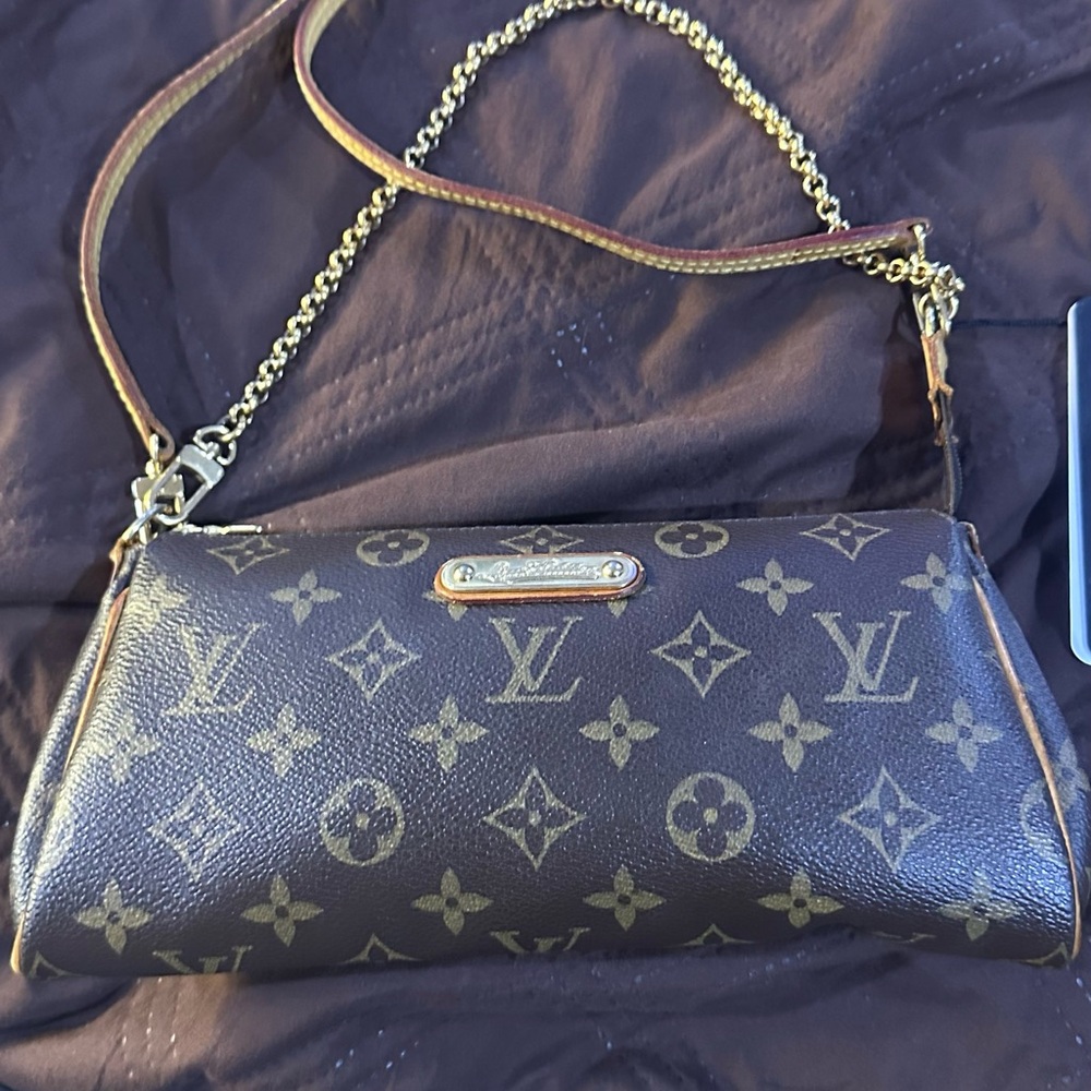 Authentic Louis Vuitton receipt from vintage shop and QR to register vintage bag